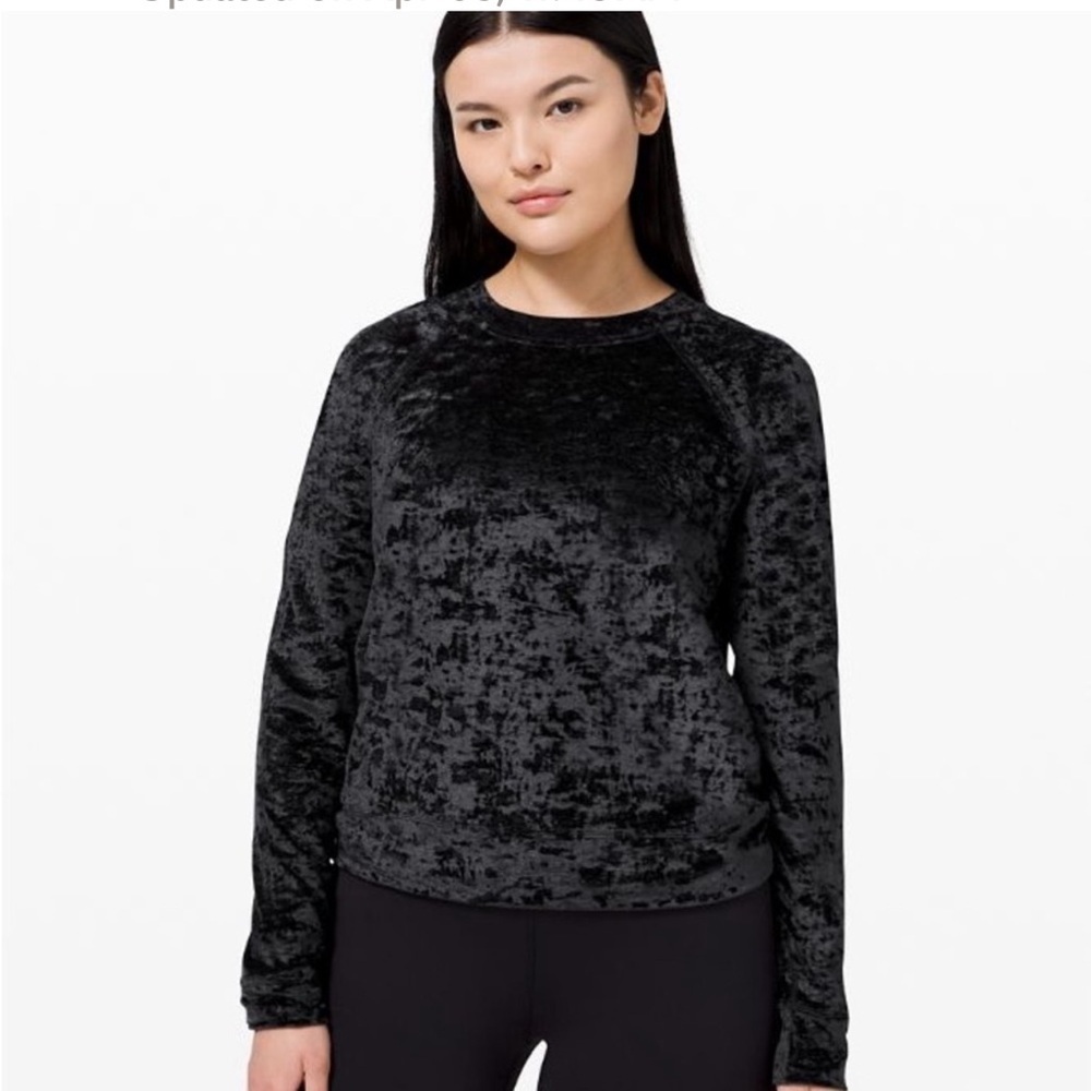 Lululemon🍋 Black Velvet Spandex Top Size 8(P2P 20” flat)